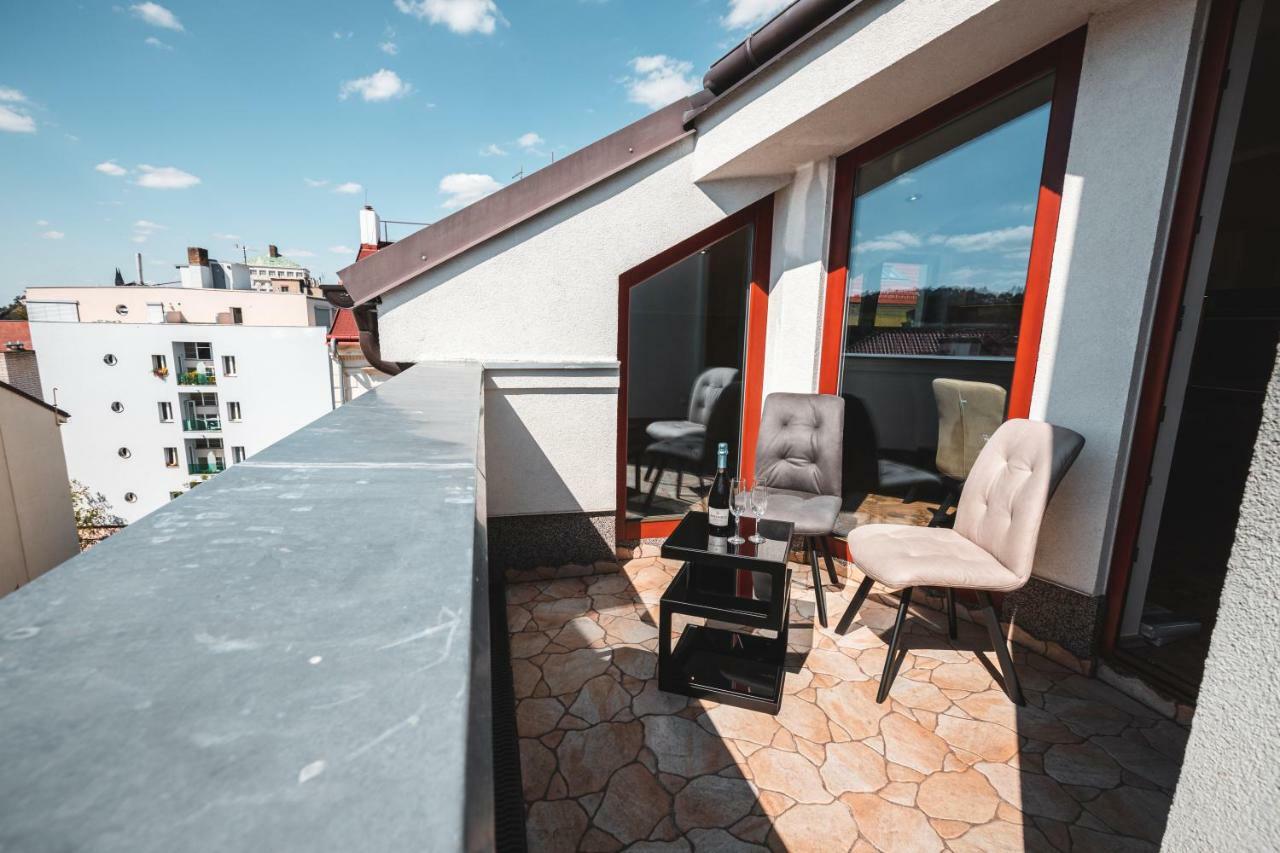 Point Flat, Beautiful View From Terrace To Prague Castle Apartment Exterior photo